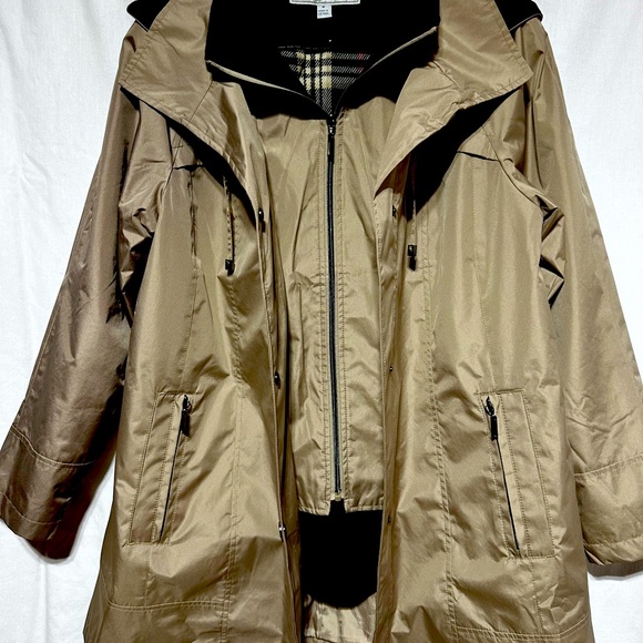 DONATELLA Women’s Coat - Picture 2 of 7